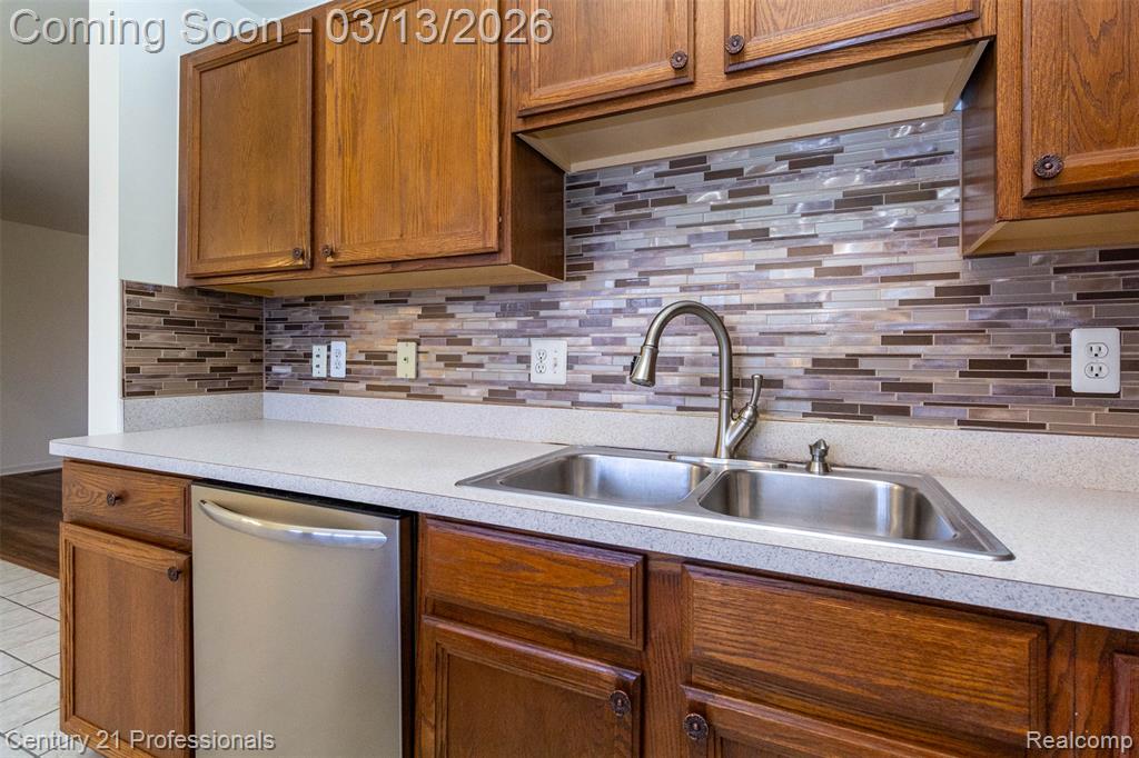 912 Sandalwood Drive, Troy, MI 48085 — Photo 14