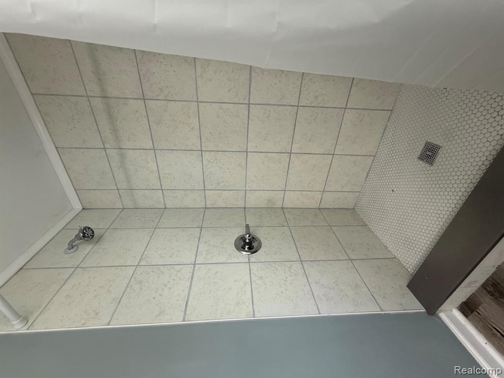 3336 Leta Avenue, Burton, MI 48529 — Photo 17