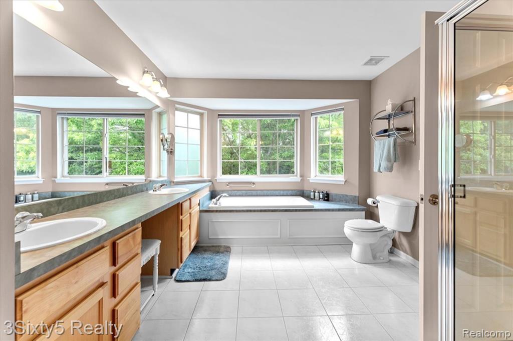 8733 Hardwood Drive, 101, Belleville, MI 48111 — Photo 16