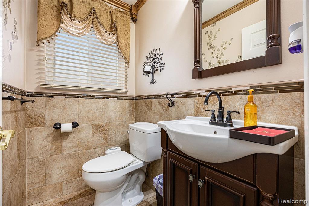 4238 Angeline Drive, Sterling Heights, MI 48310 — Photo 12