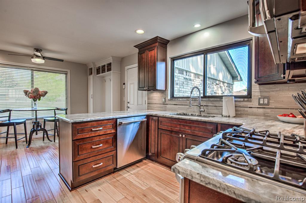 5250 Winchester Drive, Troy, MI 48085 — Photo 9
