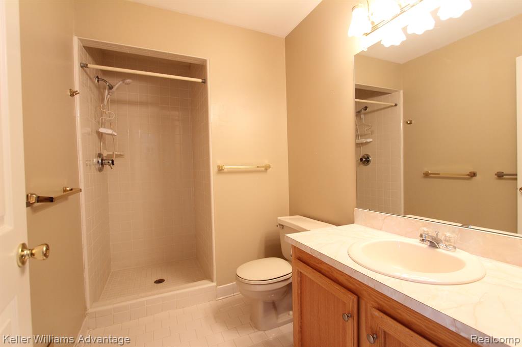 22266 Pondview, Novi, MI — Photo 11