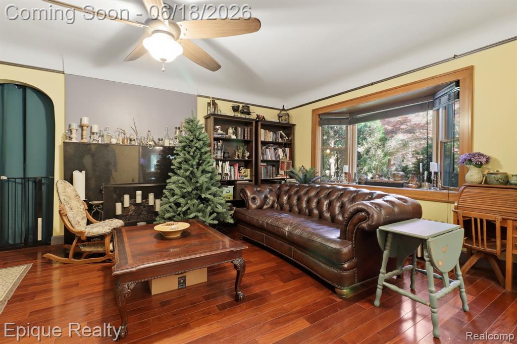 21085 Metroview Road, Farmington, MI 48335 — Photo 9