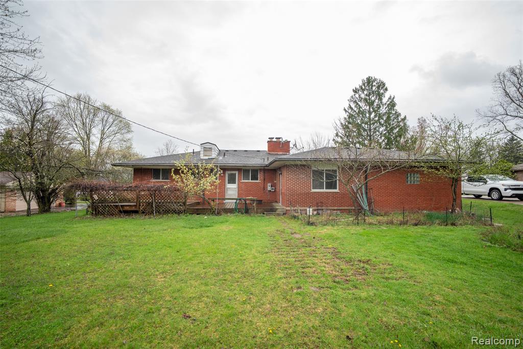 6886 E Nashway, West Bloomfield, MI — Photo 27