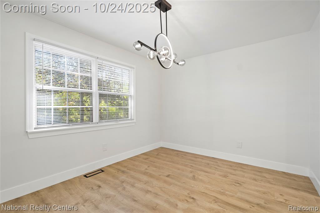 4427 Westover Drive, West Bloomfield, MI 48323 — Photo 10