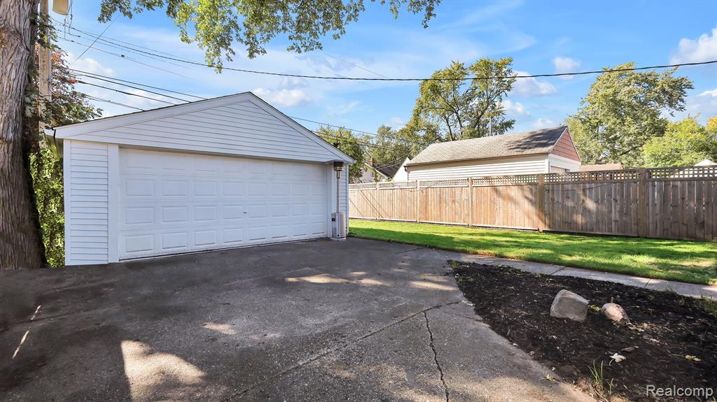 921 CAMBRIDGE Road, Berkley, MI 48072 — Photo 25