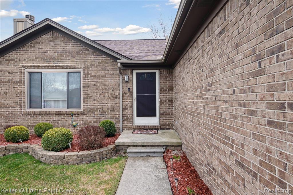 46044 ROYAL Drive, Chesterfield, MI — Photo 4