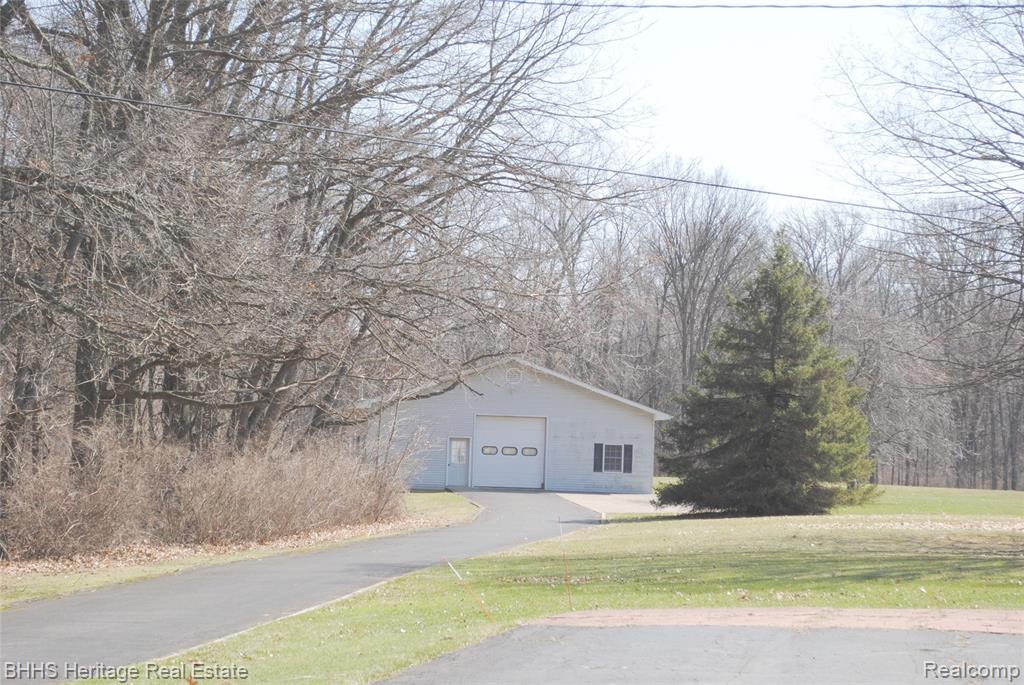 4450 Golf Club Road, Howell, MI 48843 — Photo 13