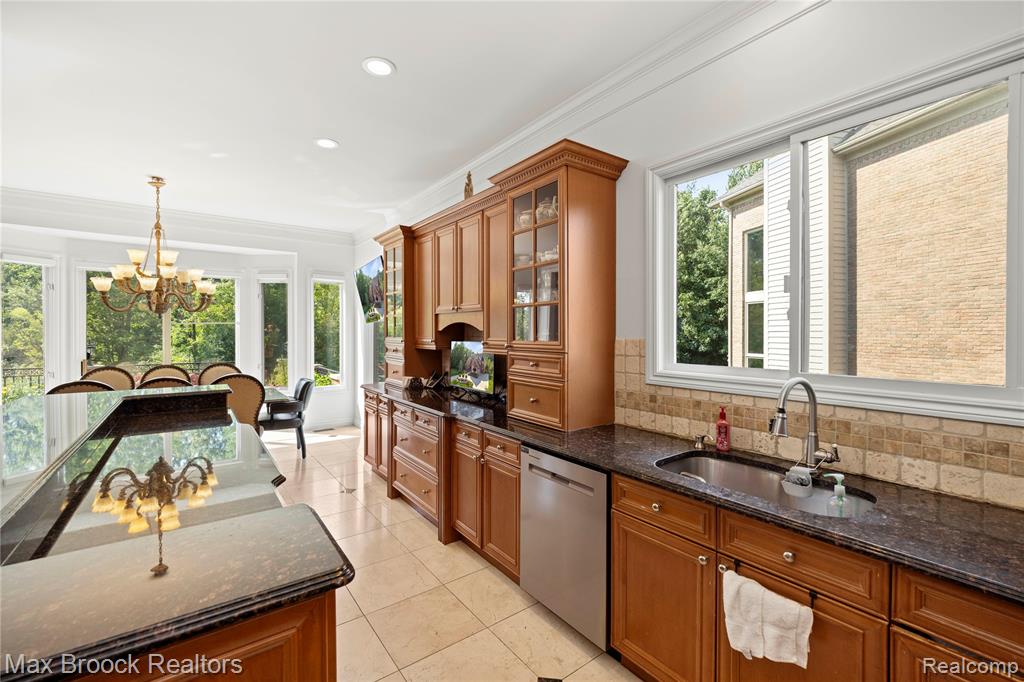 5679 Branford Drive, West Bloomfield, MI — Photo 20