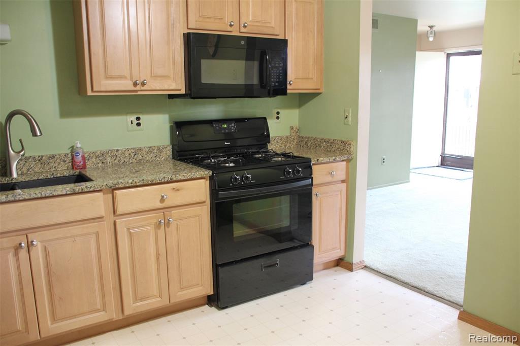 40849 Newport Drive, 215, Plymouth, MI 48170 — Photo 6