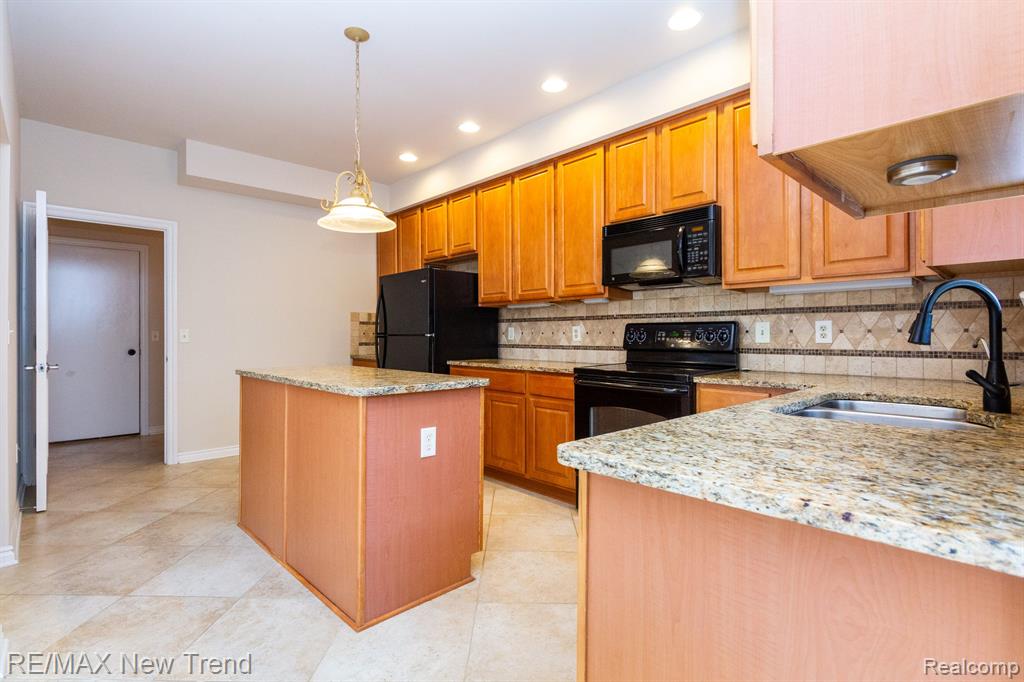 29319 DOUGLAS Drive, Novi, MI 48377 — Photo 11