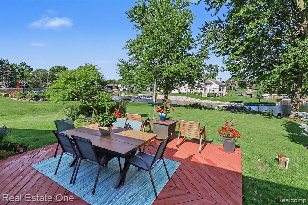 310 Pine Tree Rd Road, Lake Orion, MI 48362 — Photo 26