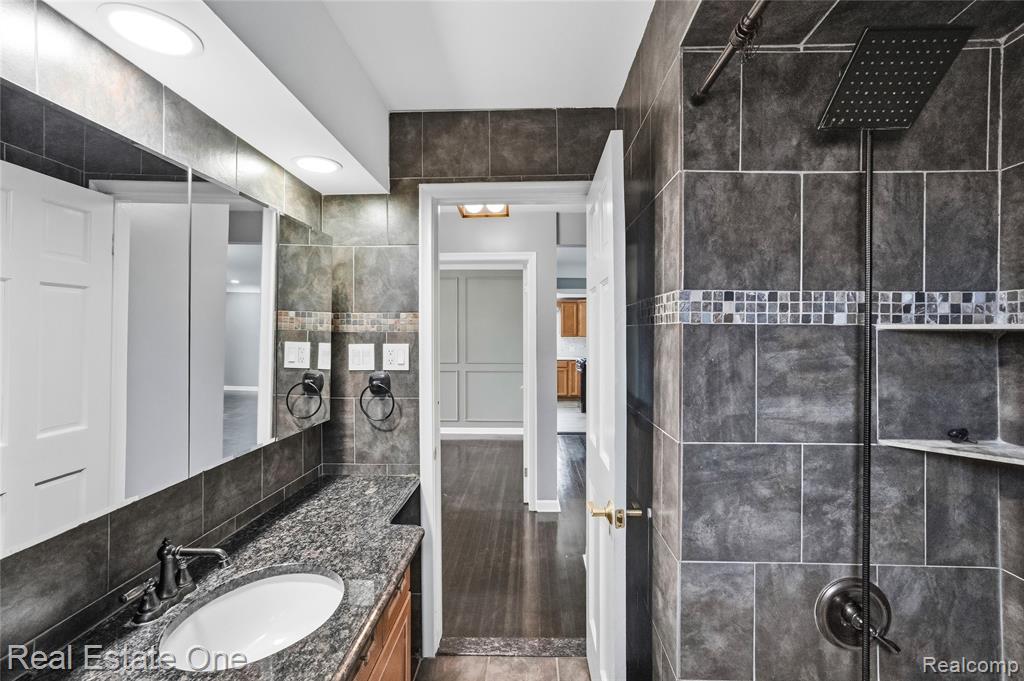 8528 Norborne Avenue, Dearborn Heights, MI 48127 — Photo 14