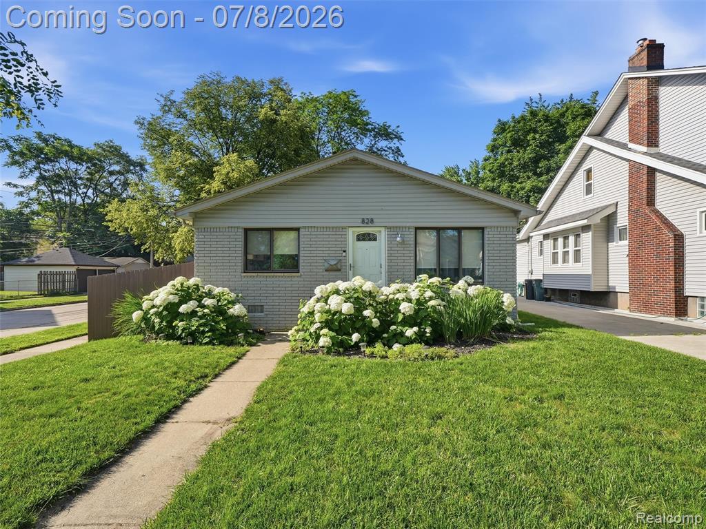 828 E 2nd Street, Royal Oak, MI 48067 — front exterior