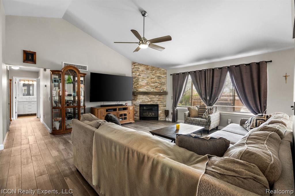 47697 BARCLAY Court, Shelby Twp, MI 48317 — Photo 8