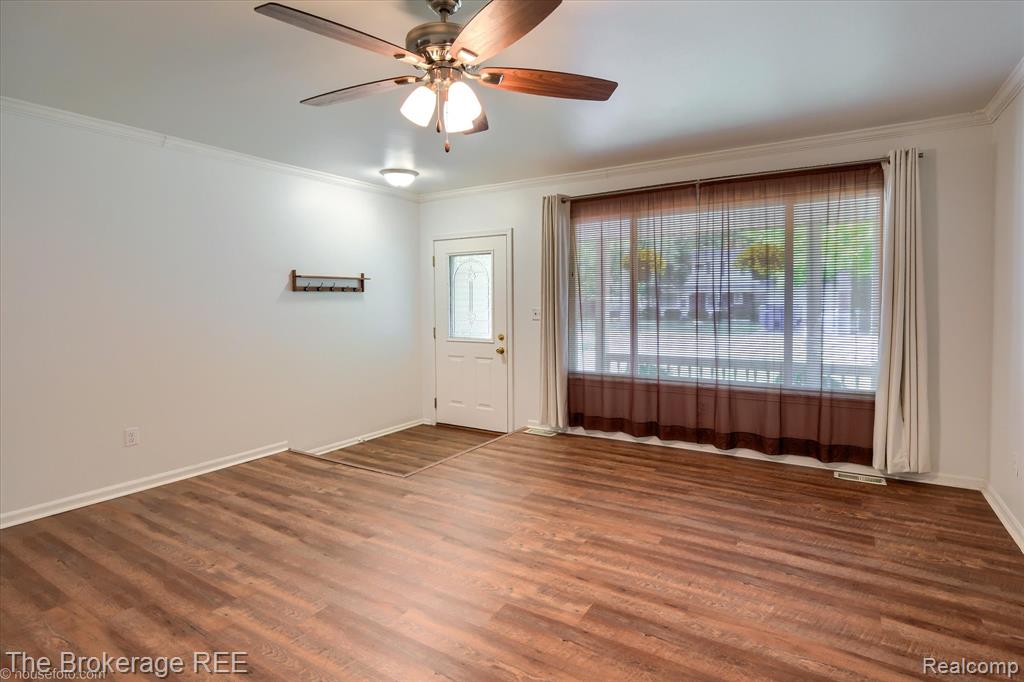 527 Amesbury Drive, Davison, MI 48423 — Photo 8