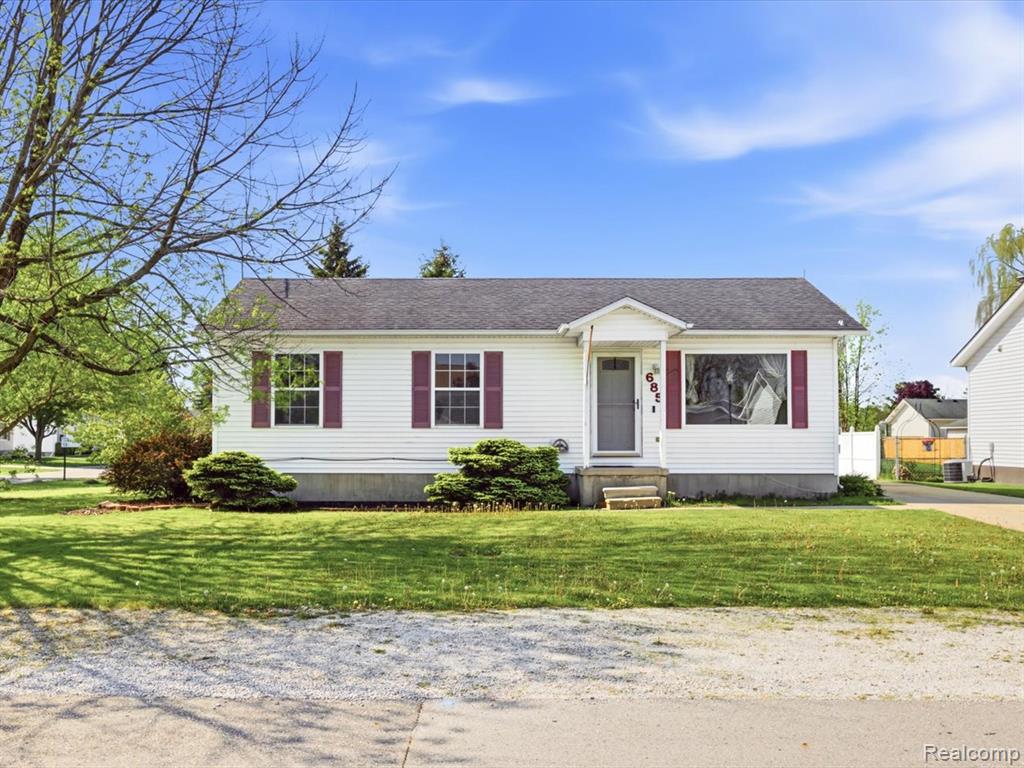 685 Heather Lane, Marysville, MI 48040 — Photo 2