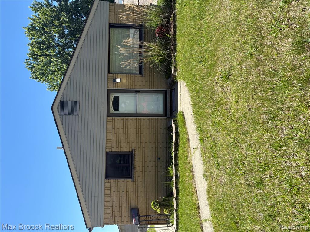 32047 LINDERMAN Avenue, Warren, MI 48093