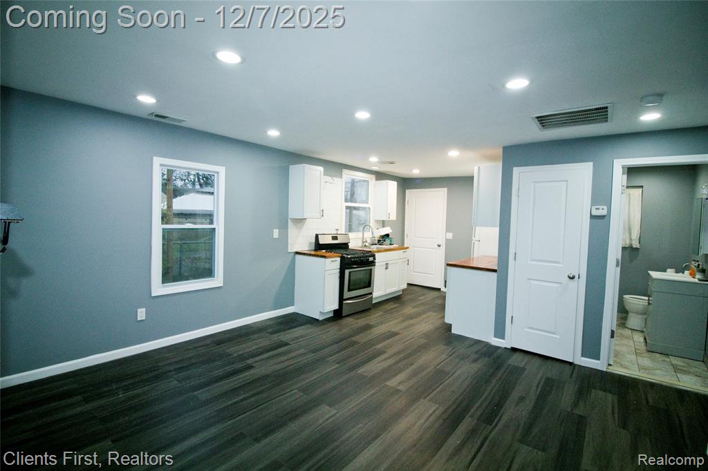 5654 Bedford Street, Dearborn Heights, MI 48125 — Photo 9