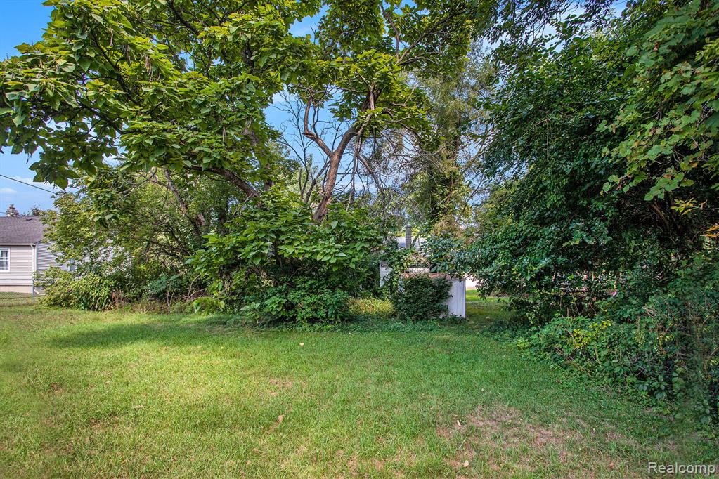6421 Elizabeth Lake Road, Waterford, MI 48327 — Photo 15