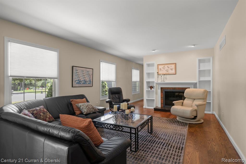 8821 NORTHAMPTON Drive, Plymouth, MI 48170 — Photo 9