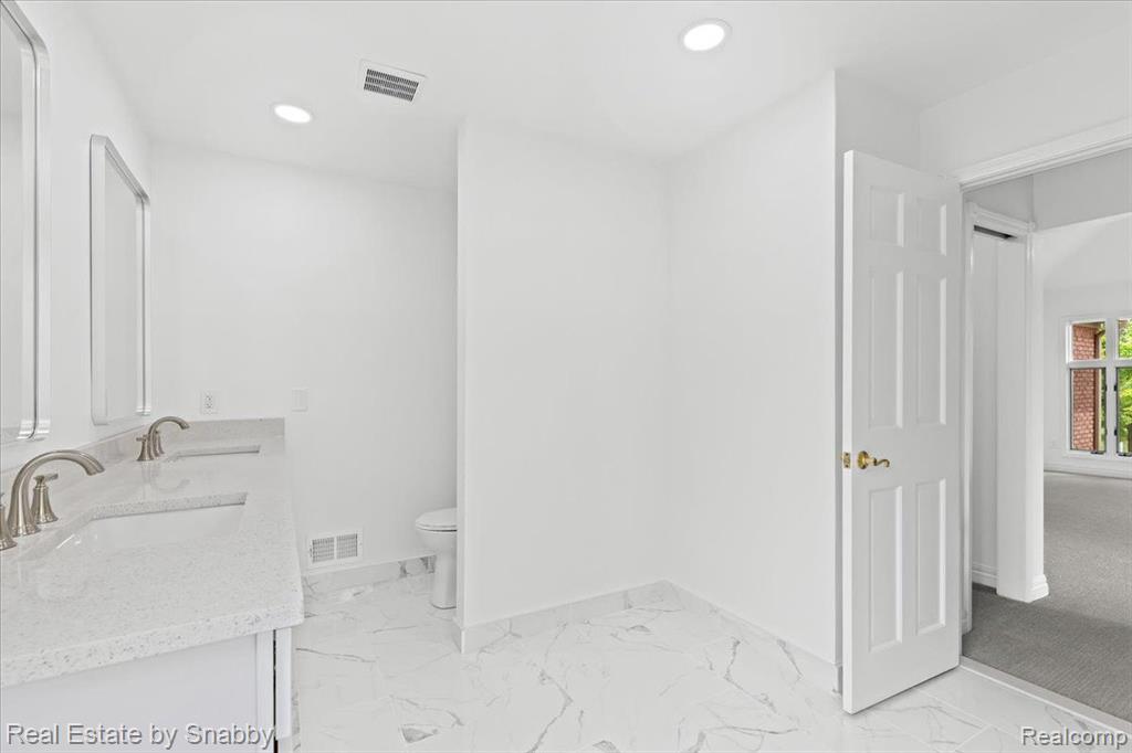 4096 Oak Tree Circle, Rochester, MI 48306 — Photo 32