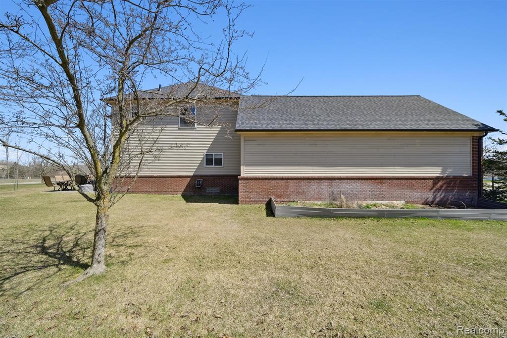 707 BAY POINTE Drive, Oxford, MI 48371 — Photo 47