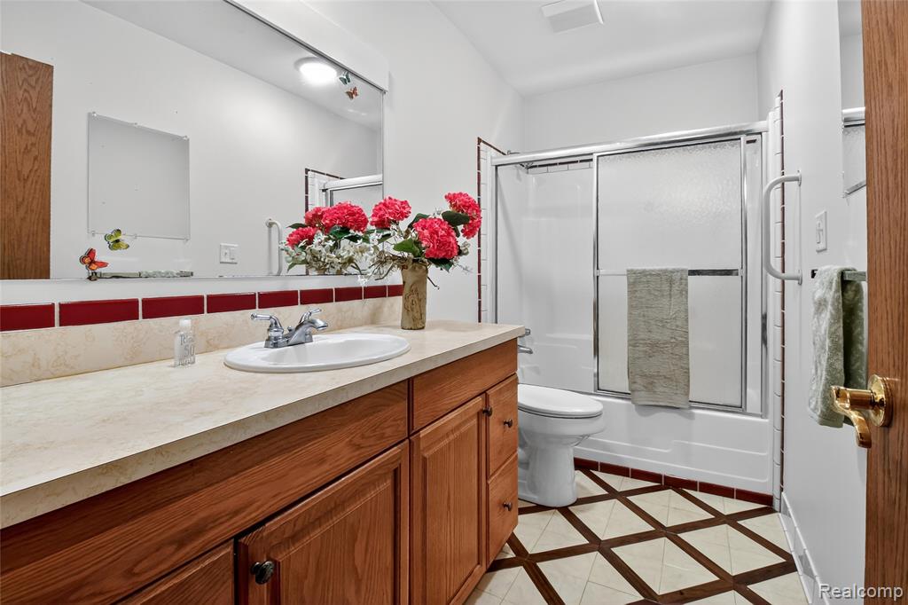 4429 Lancashire Court, Troy, MI 48085 — Photo 12