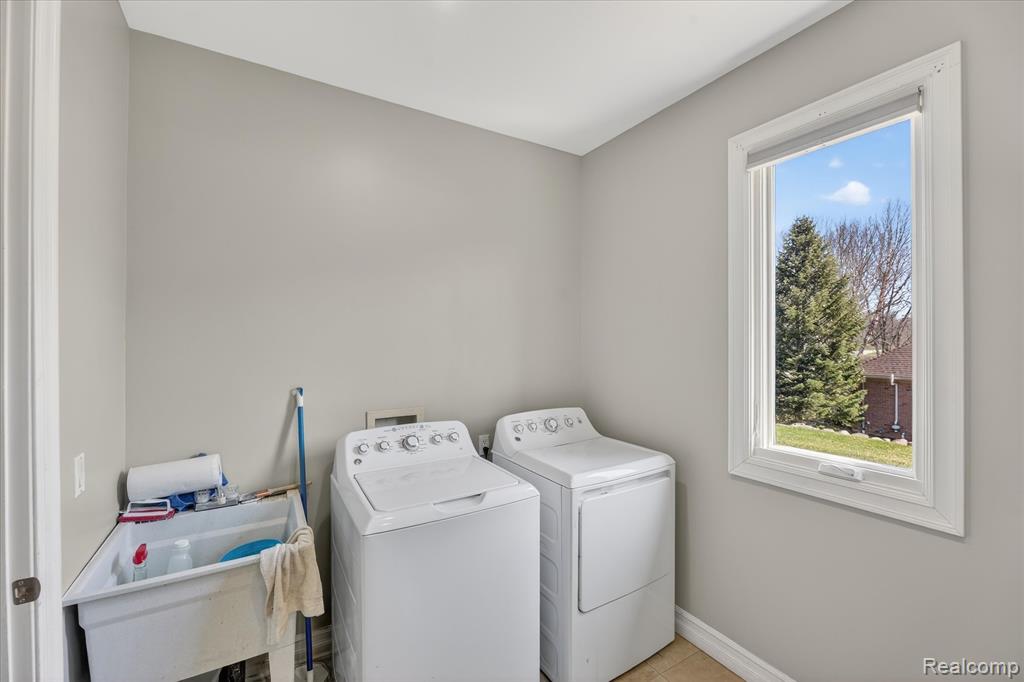 2591 Overbrook, Highland, MI — Photo 32