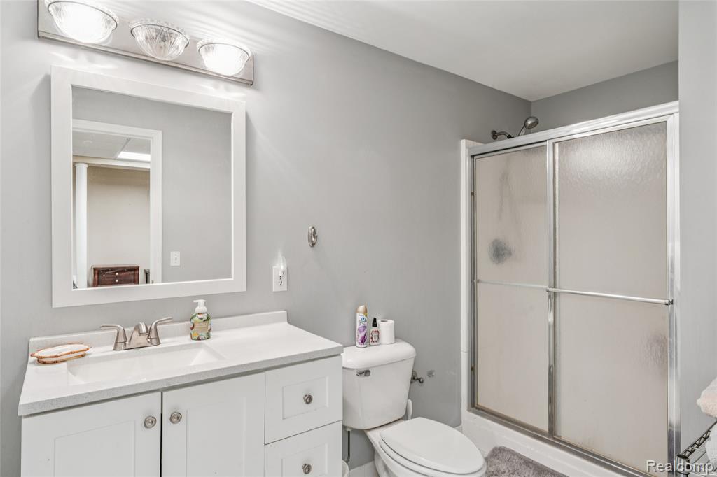 5812 Pine Breeze Drive, Clarkston, MI — Photo 32