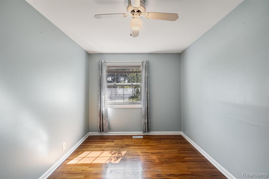 9140 Chelmsford Drive, Swartz Creek, MI 48473 — Photo 12