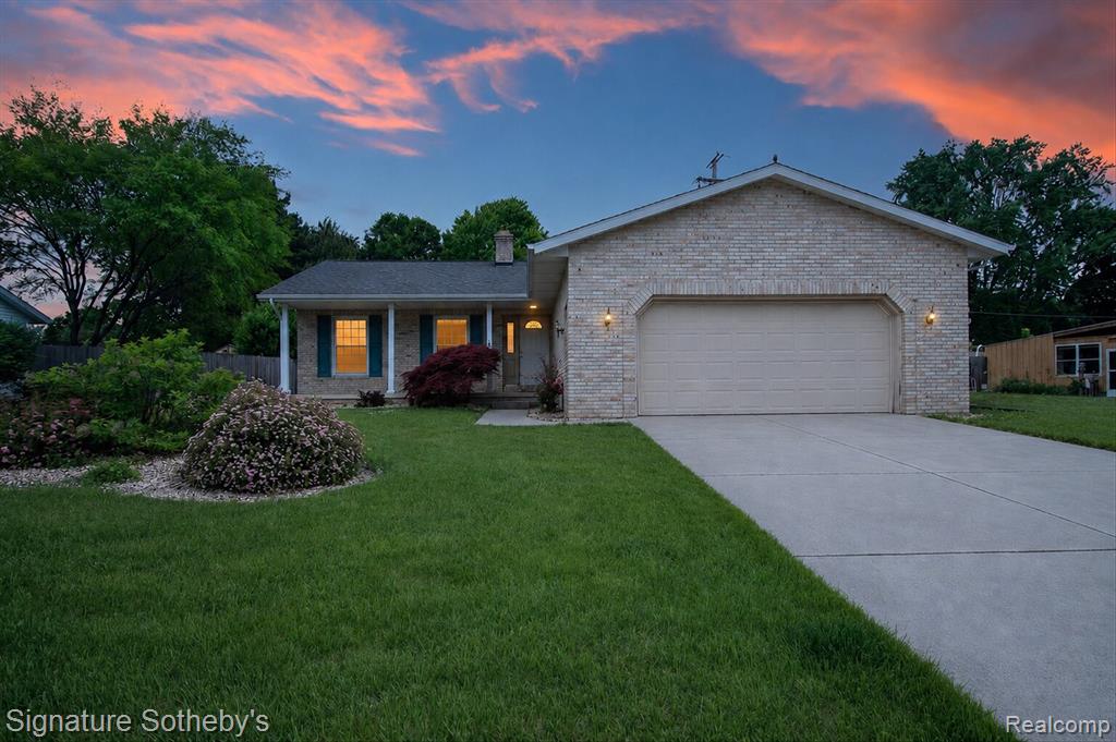 652 Willow Lane, Frankenmuth, MI 48734 — front exterior