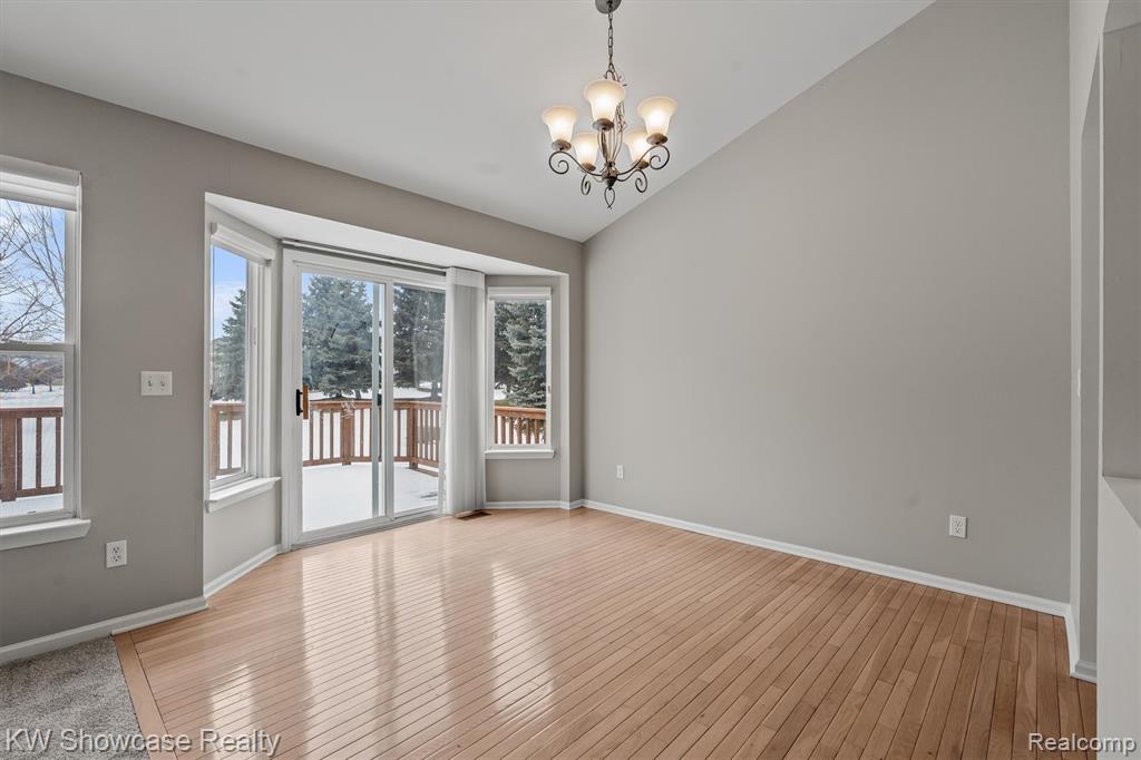 462 Woodhaven Drive, Commerce Twp, MI 48390 — Photo 9
