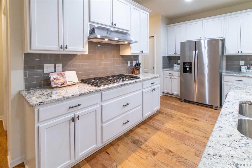 43635 CHANCELLOR LANE, Novi, MI — Photo 10