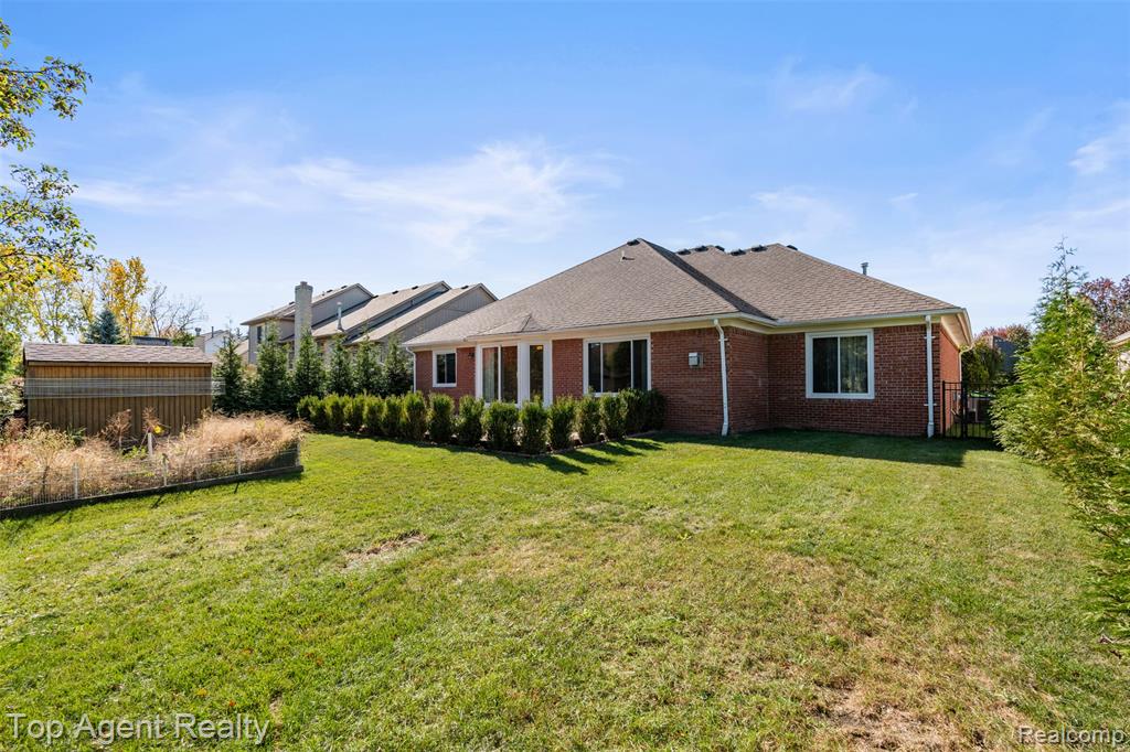 53260 VILLA ROSA Drive, Macomb, MI 48042 — Photo 42