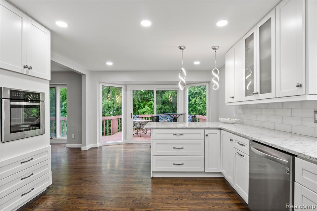 4578 PINE VILLAGE Drive, West Bloomfield, MI 48323 — Photo 19