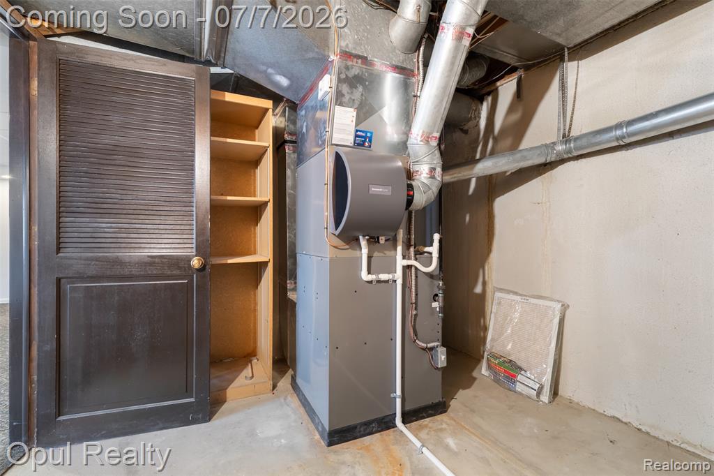 3961 Chablis Street, West Bloomfield, MI 48323 — Photo 38