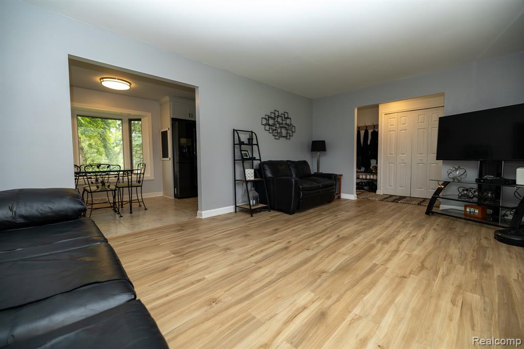 8268 Fox Bay Drive, White Lake, MI — Photo 6