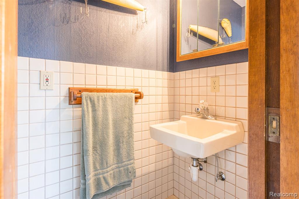 4649 Queens Way, Gladwin, MI 48624 — Photo 40