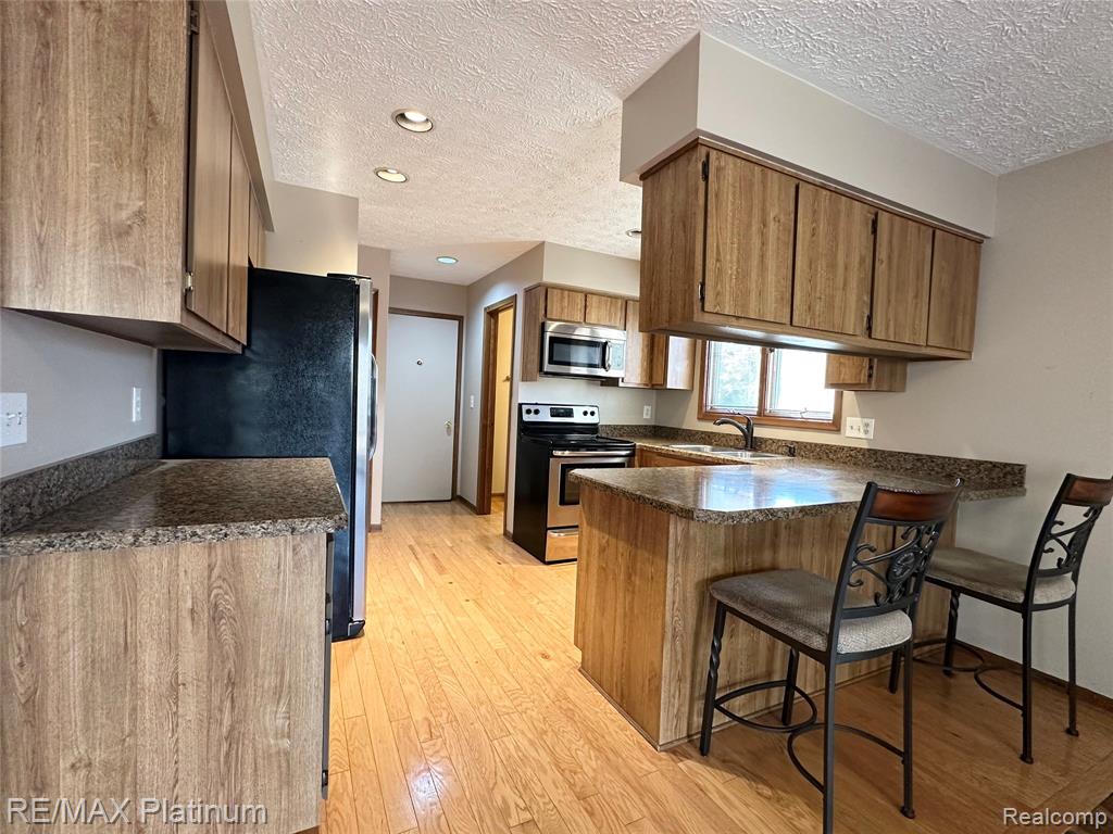 470 Woodstone Road, 33, Waterford, MI 48327 — Photo 11