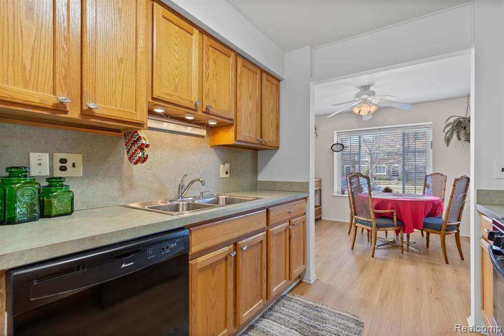 4952 Coventry Road, 315, Royal Oak, MI 48073 — Photo 9