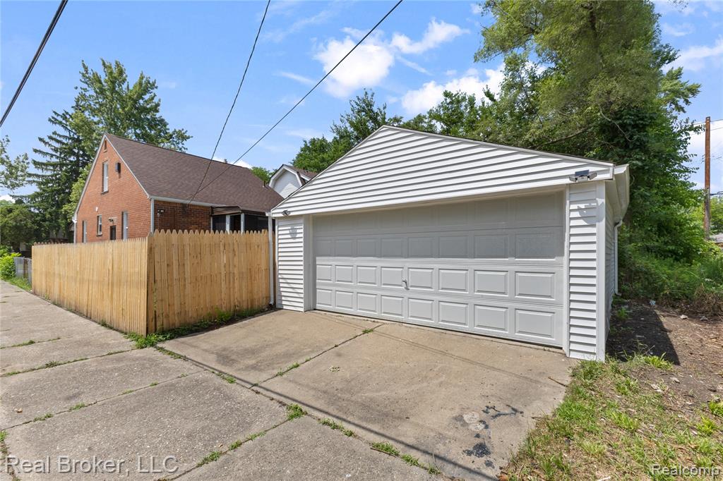 15000 Stansbury Street - Photo 3
