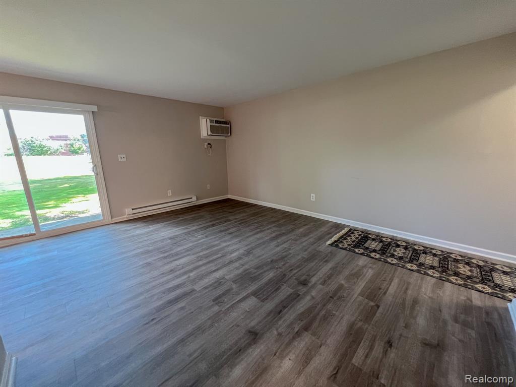 7370 WOODVIEW Street, 1, Westland, MI — Photo 4