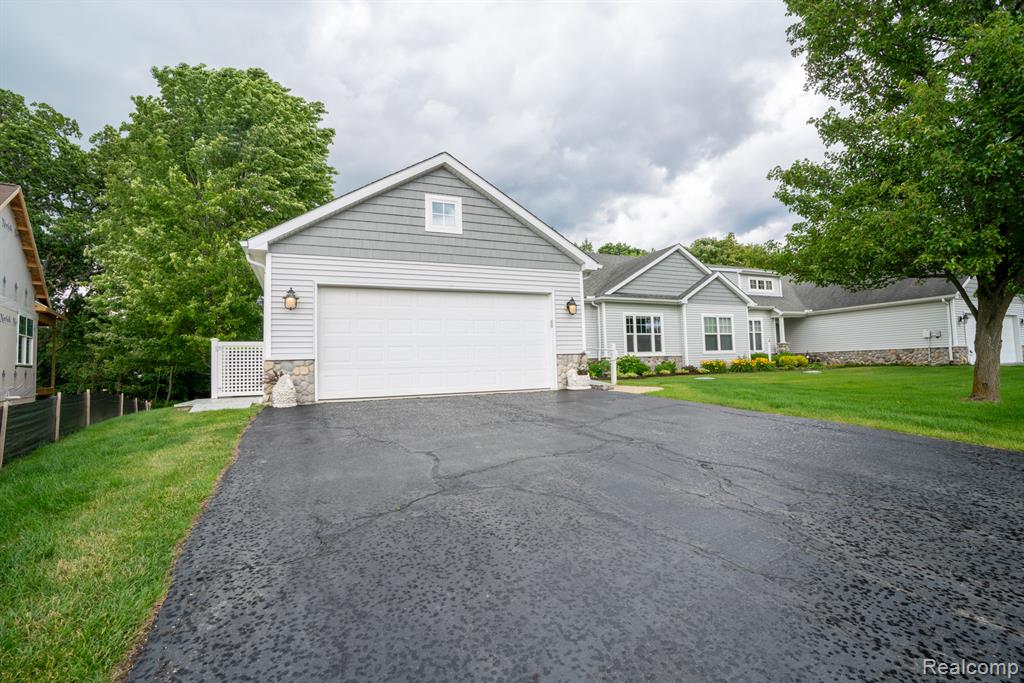 5653 Trail Side Lane, 9, Whitmore Lake, MI 48189 — Photo 2