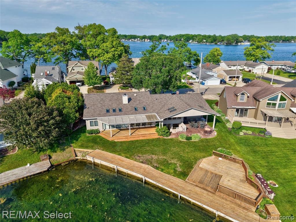 13154 Lake Shore Drive, Fenton, MI 48430 — Photo 12