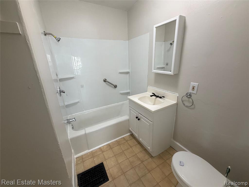 1016 Gillett Street, Port Huron, MI 48060 — Photo 9