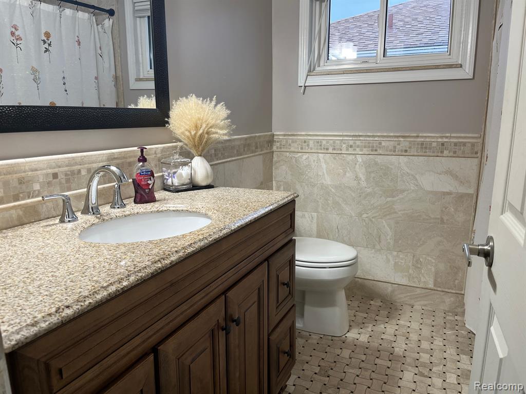 6821 N Charlesworth Street, Dearborn Heights, MI 48127 — Photo 5