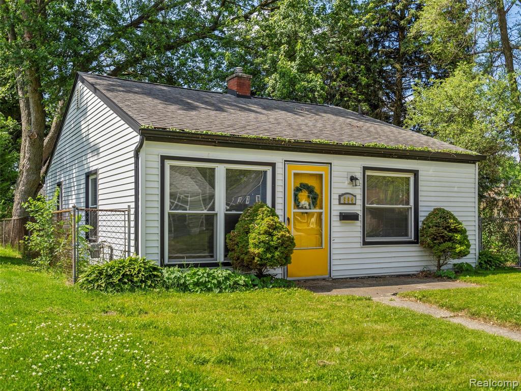 594 E Barrett Avenue, Madison Heights, MI 48071 — Photo 2