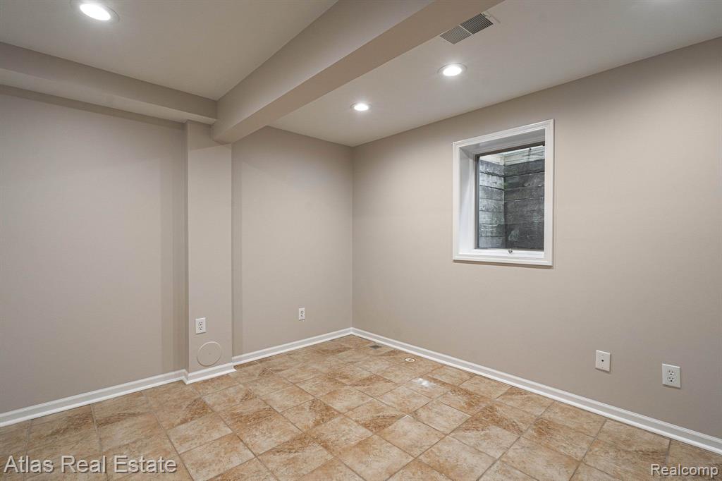 344 WOODLAND Drive, Saline, MI 48176 — Photo 41