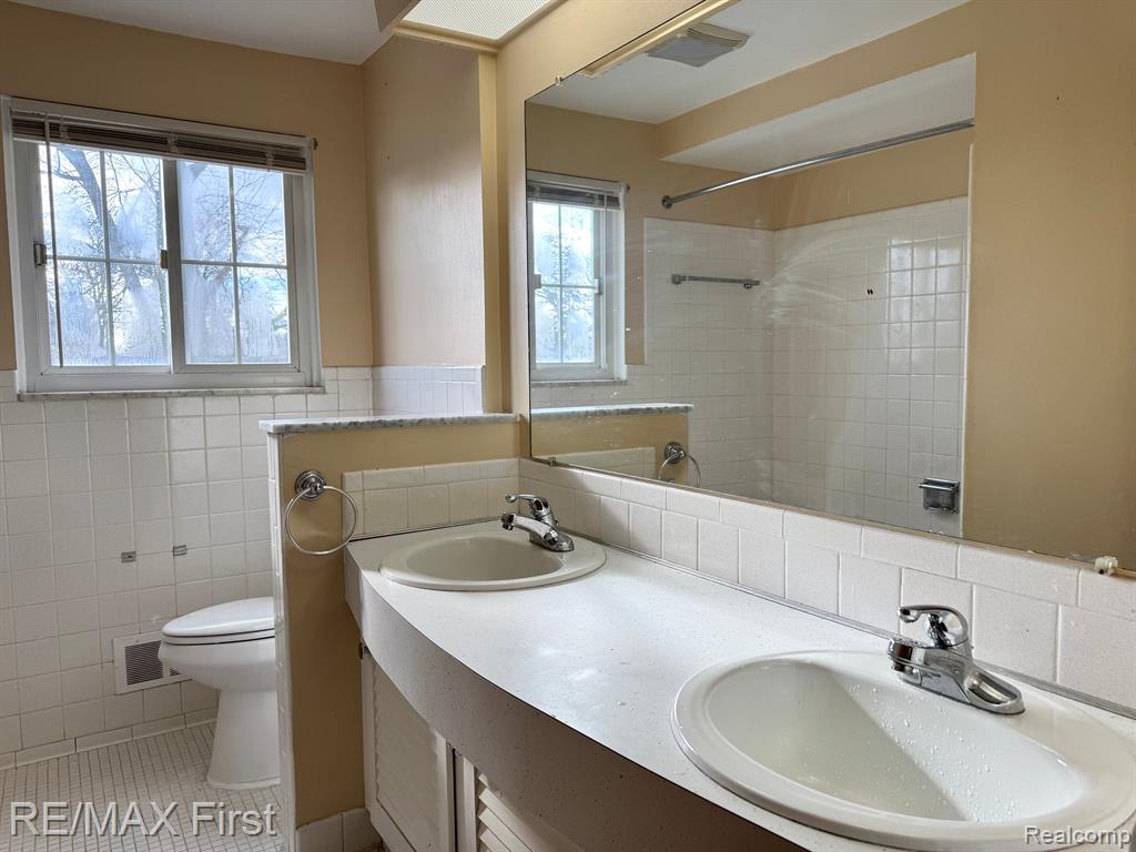 4826 BATES Drive, Warren, MI 48092 — Photo 14